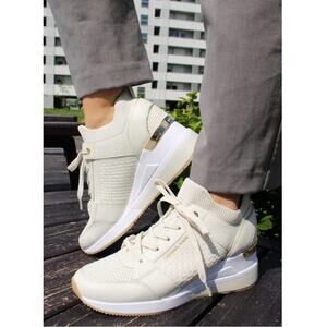 NEW Michael Kors Women‎ Georgie Knit Trainer Lace Up Sneakers Size 6M White Gold